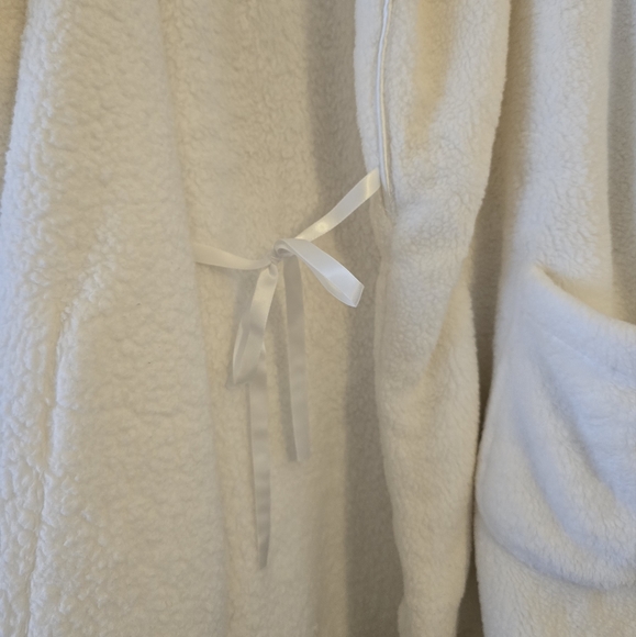 Victoria's Secret Plush Robe - Picture 4 of 7